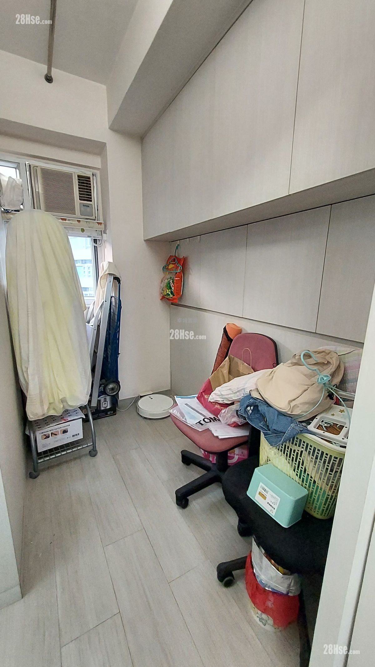 Yen Po Court Sell 2 Bedrooms , 1 Bathroom 305 ft²