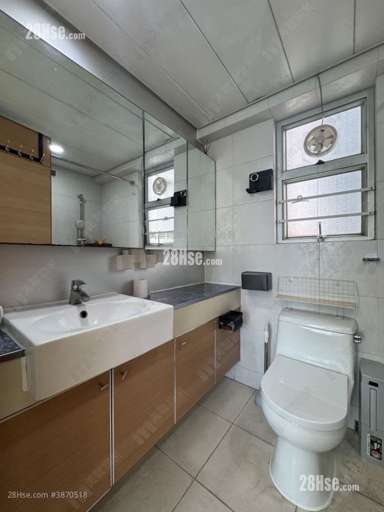 Metro Harbour View Sell 3 Bedrooms , 2 Bathrooms 601 ft²