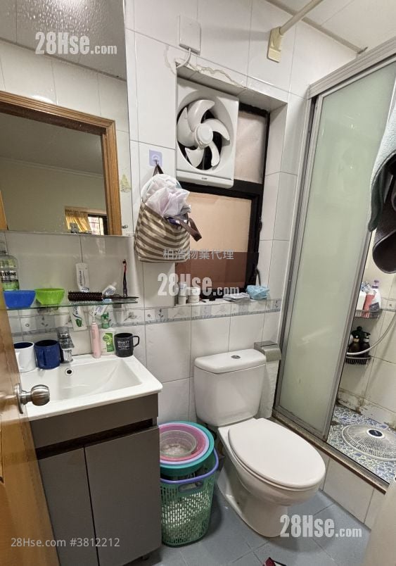 Lai Bo Garden Sell 2 Bedrooms , 1 Bathroom 389 ft²