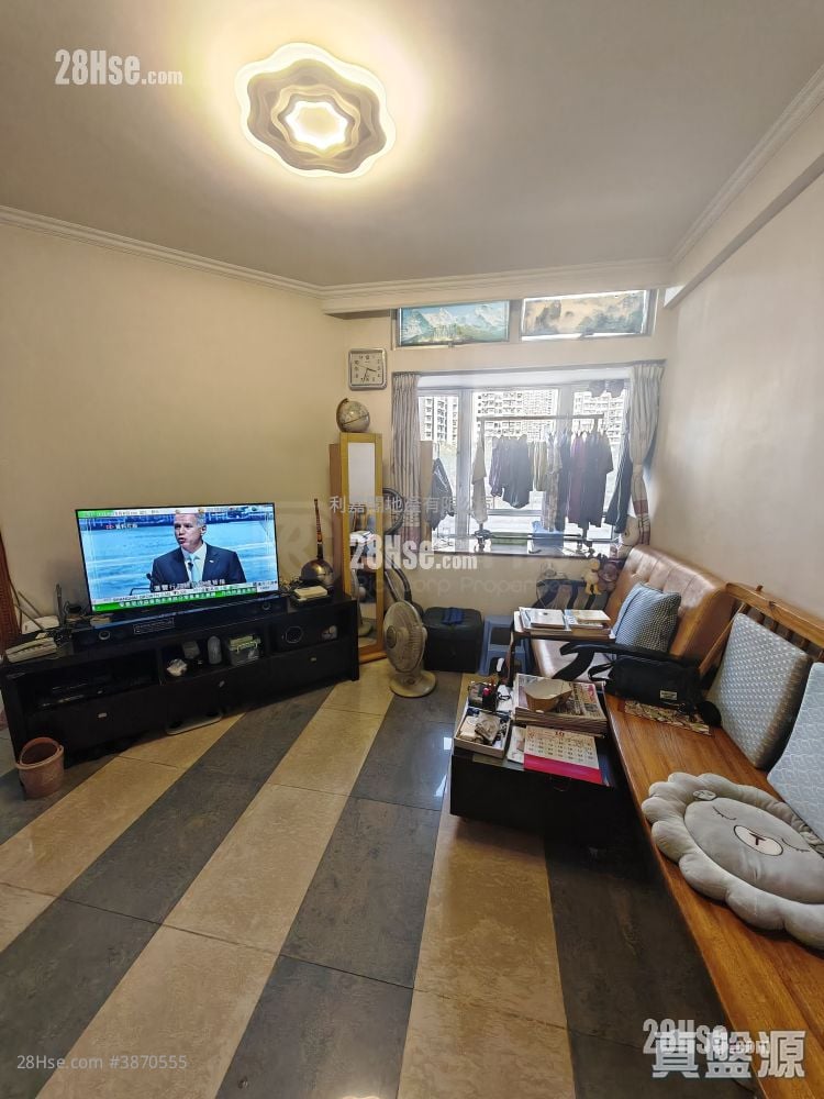 Kingswood Villas Sell 3 Bedrooms , 2 Bathrooms 636 ft²