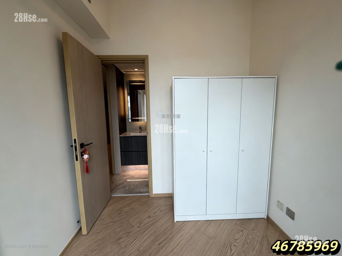 master room: The Arles Rental 1 Bedroom , 1 Bathroom 331 ft²