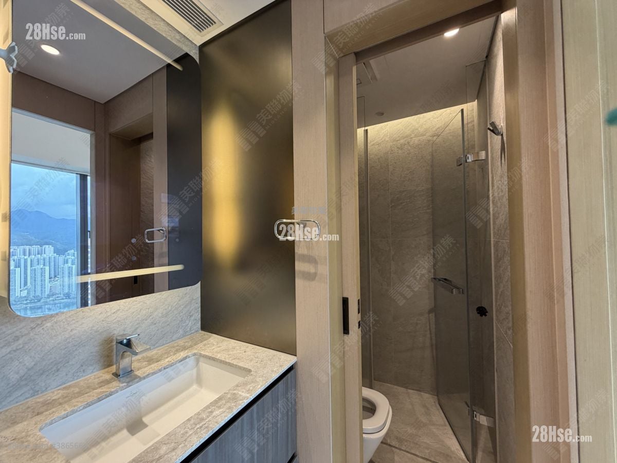 bathroom: The Arles Rental 1 Bedroom , 1 Bathroom 331 ft²
