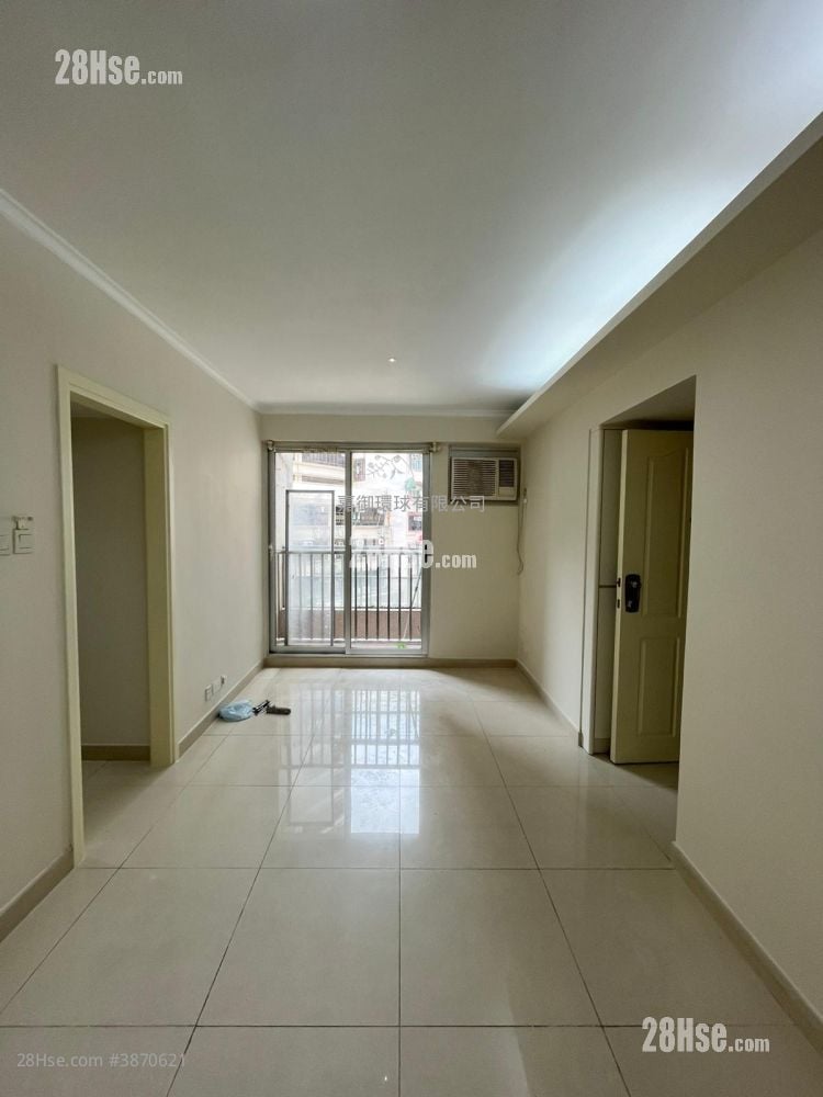 Aberdeen Centre Rental 3 Bedrooms , 2 Bathrooms 559 ft²