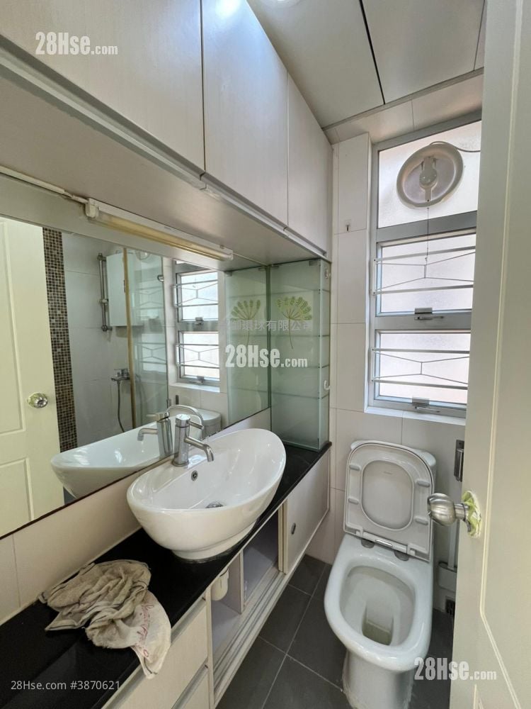 Aberdeen Centre Rental 3 Bedrooms , 2 Bathrooms 559 ft²
