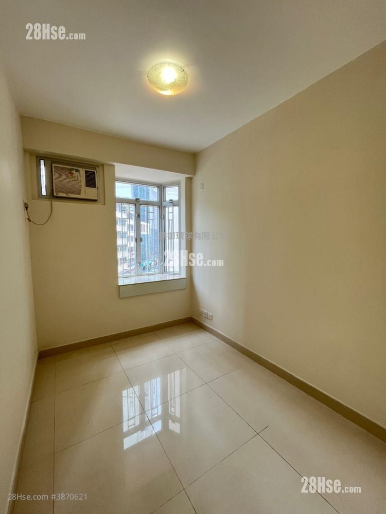 Aberdeen Centre Rental 3 Bedrooms , 2 Bathrooms 559 ft²