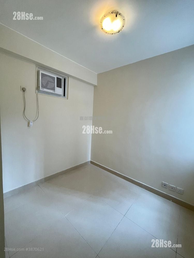 Aberdeen Centre Rental 3 Bedrooms , 2 Bathrooms 559 ft²