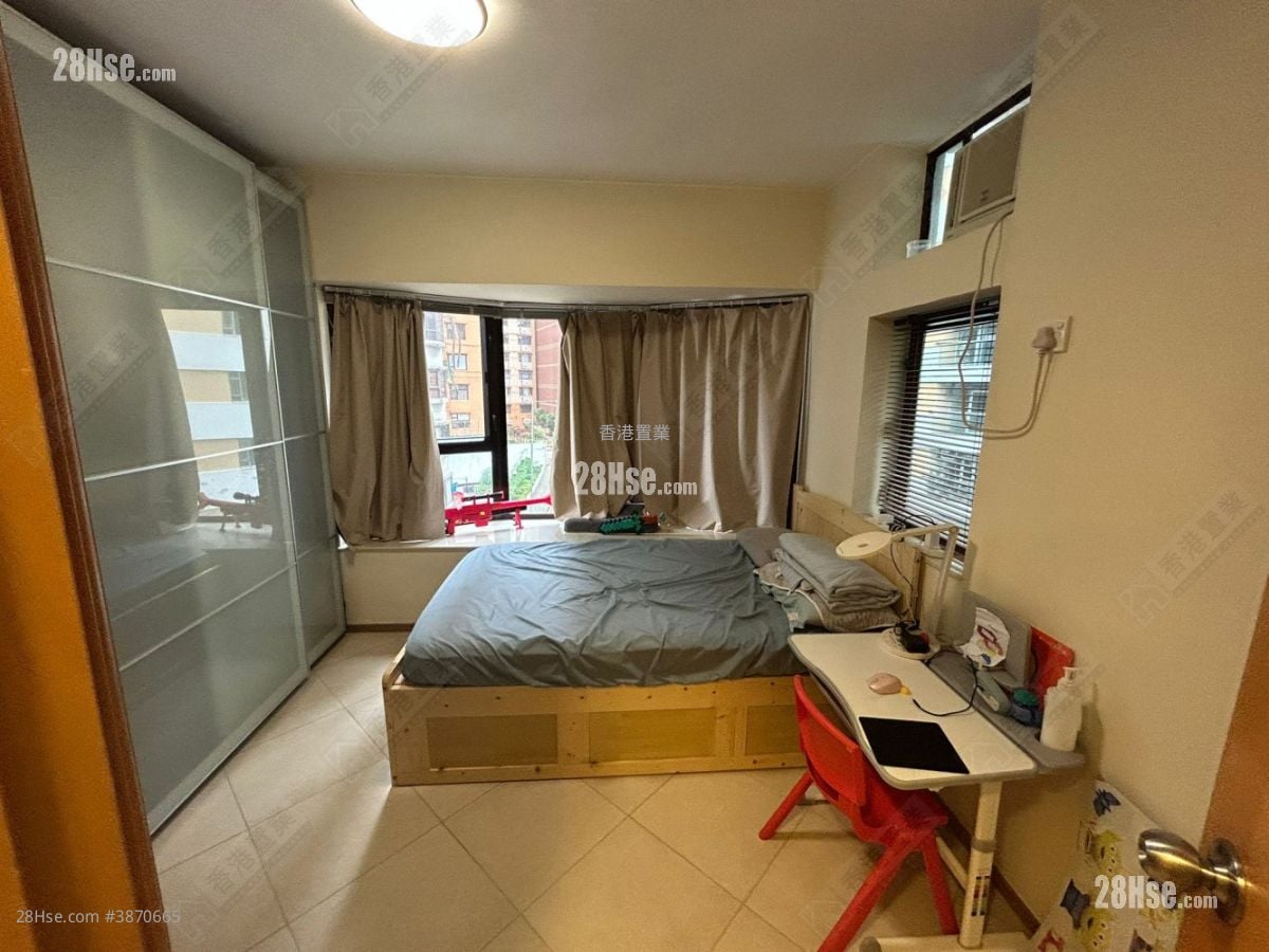 Euston Court Sell 2 Bedrooms , 1 Bathroom 587 ft²
