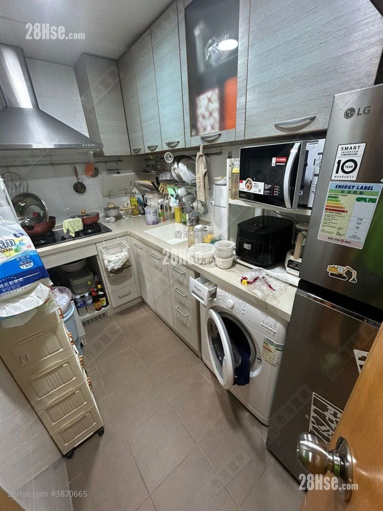 Euston Court Sell 2 Bedrooms , 1 Bathroom 587 ft²