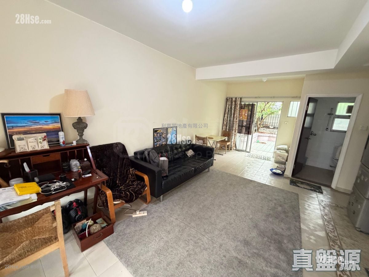 Fairview Park Rental 3 Bedrooms , 2 Bathrooms 840 ft²