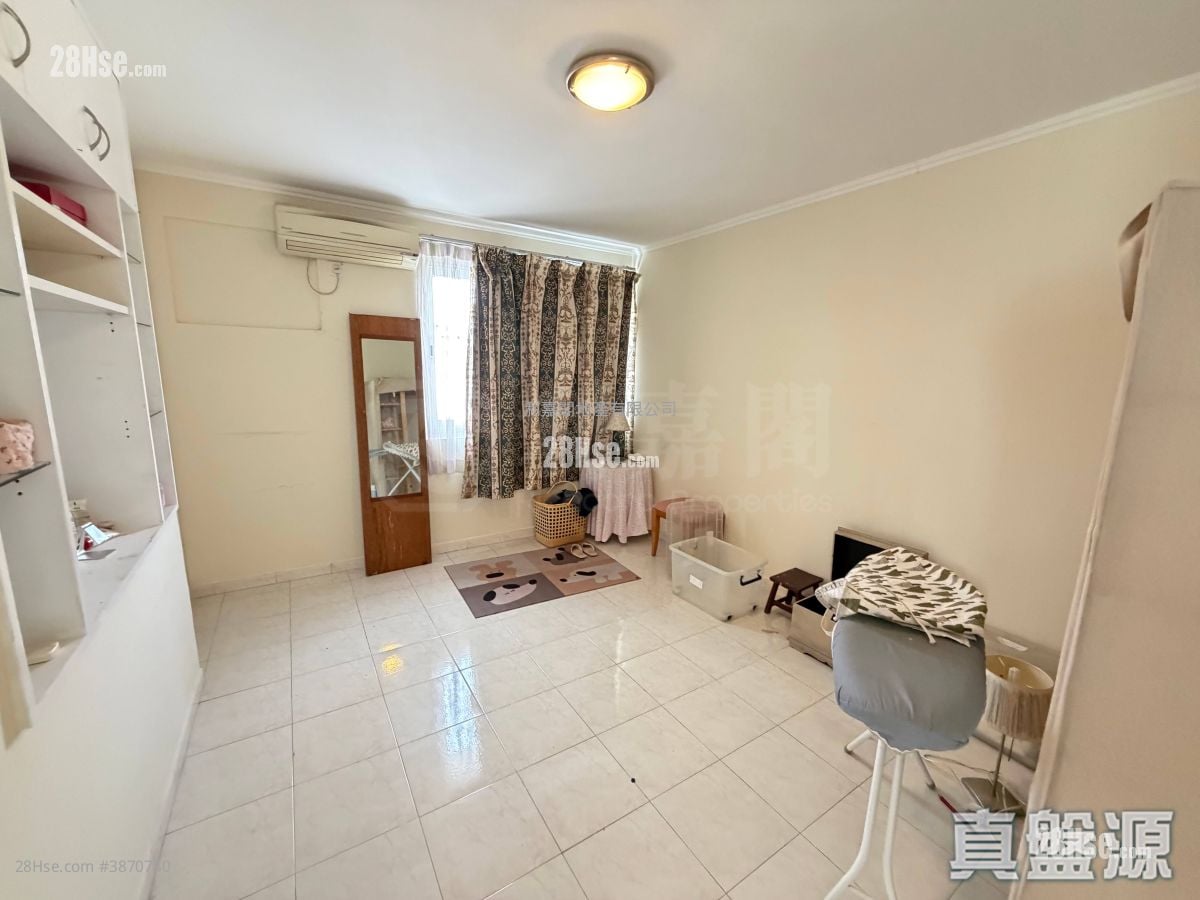 Fairview Park Rental 3 Bedrooms , 2 Bathrooms 840 ft²