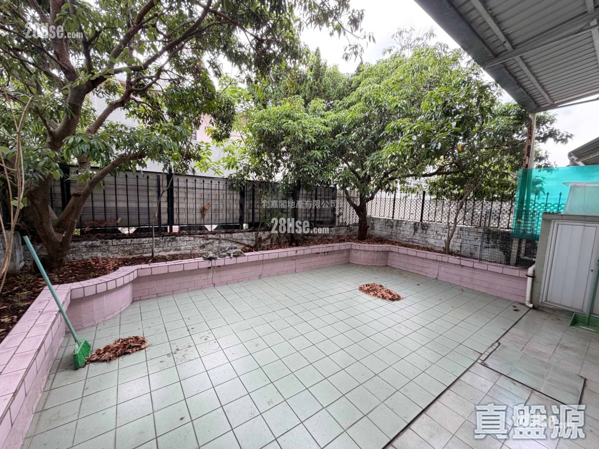 Fairview Park Rental 3 Bedrooms , 2 Bathrooms 840 ft²