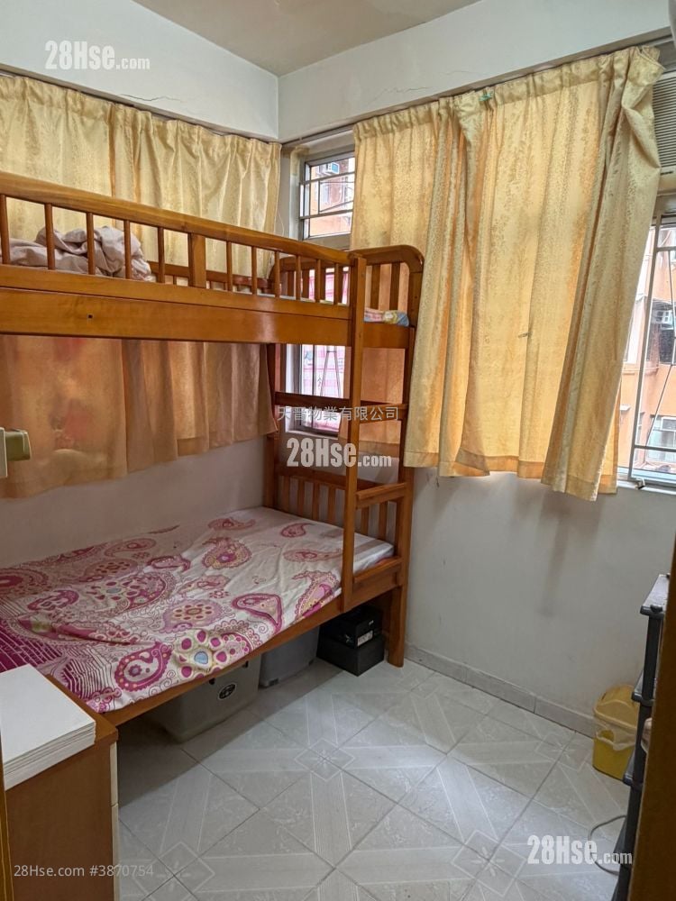 Whampoa Building Sell 4 Bedrooms , 1 Bathroom 533 ft²