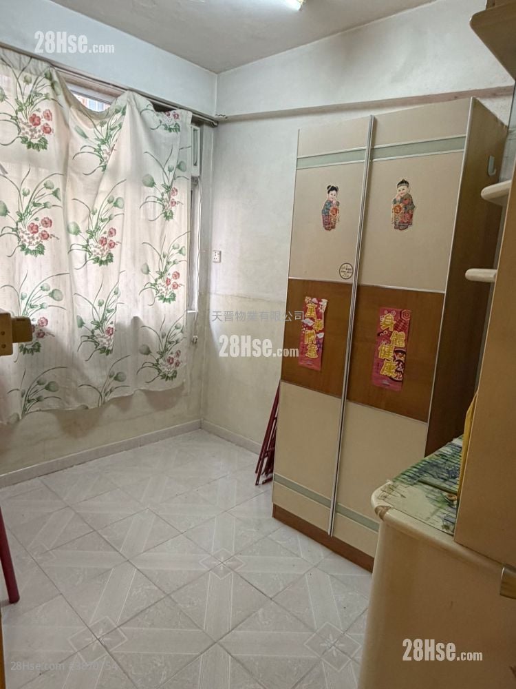 Whampoa Building Sell 4 Bedrooms , 1 Bathroom 533 ft²
