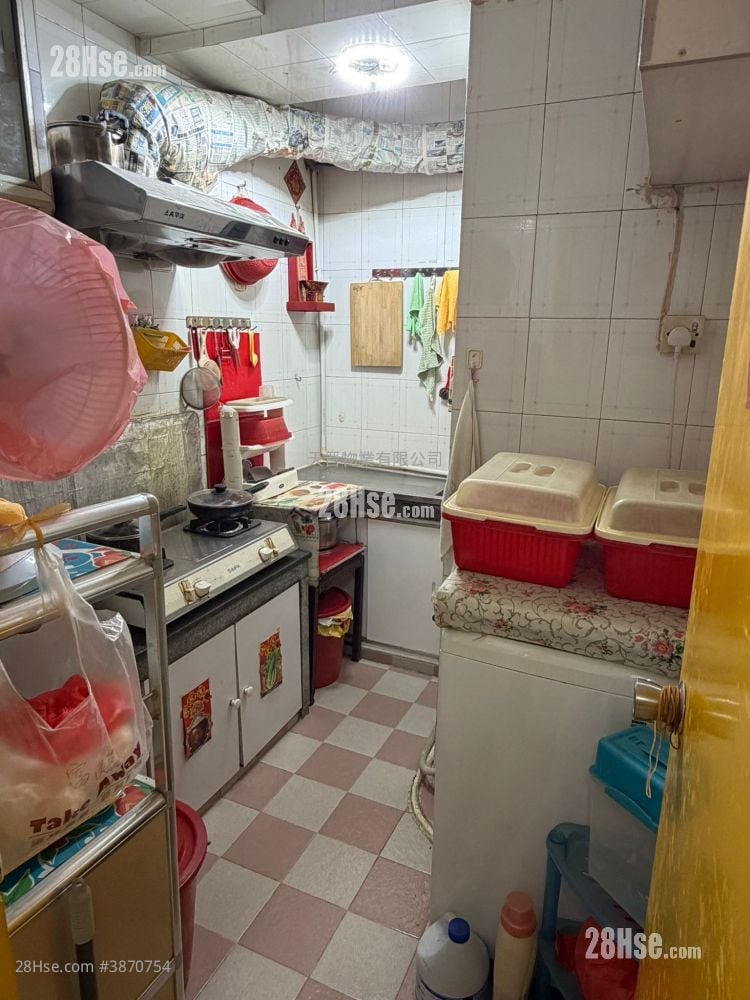 Whampoa Building Sell 4 Bedrooms , 1 Bathroom 533 ft²