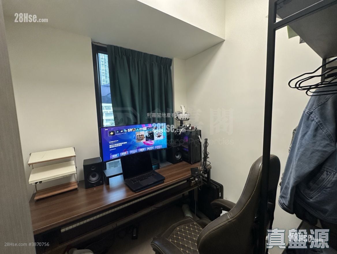 Yoho West Sell 2 Bedrooms 437 ft²