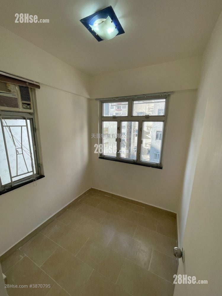 Fu Yip Building Sell 2 Bedrooms , 1 Bathroom 253 ft²