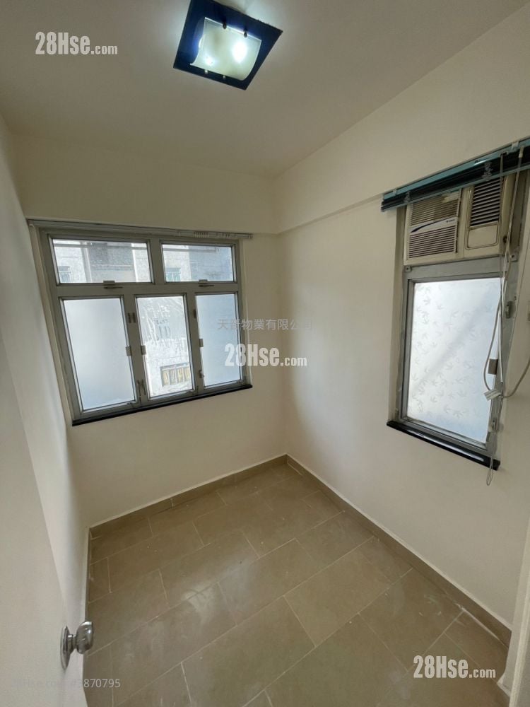 Fu Yip Building Sell 2 Bedrooms , 1 Bathroom 253 ft²