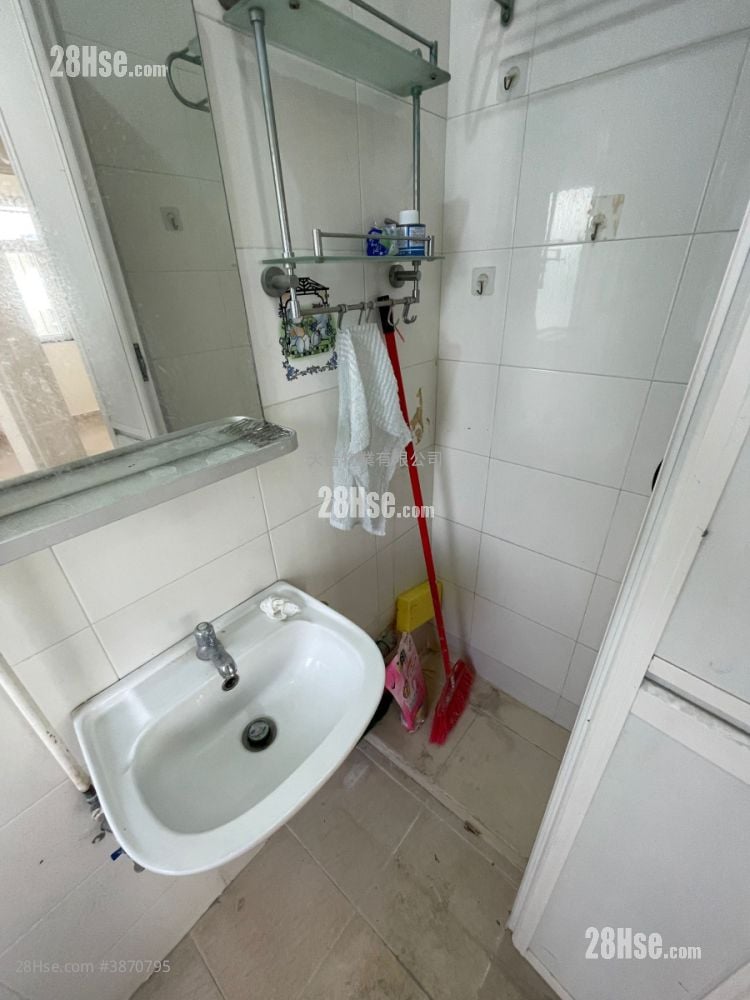 Fu Yip Building Sell 2 Bedrooms , 1 Bathroom 253 ft²