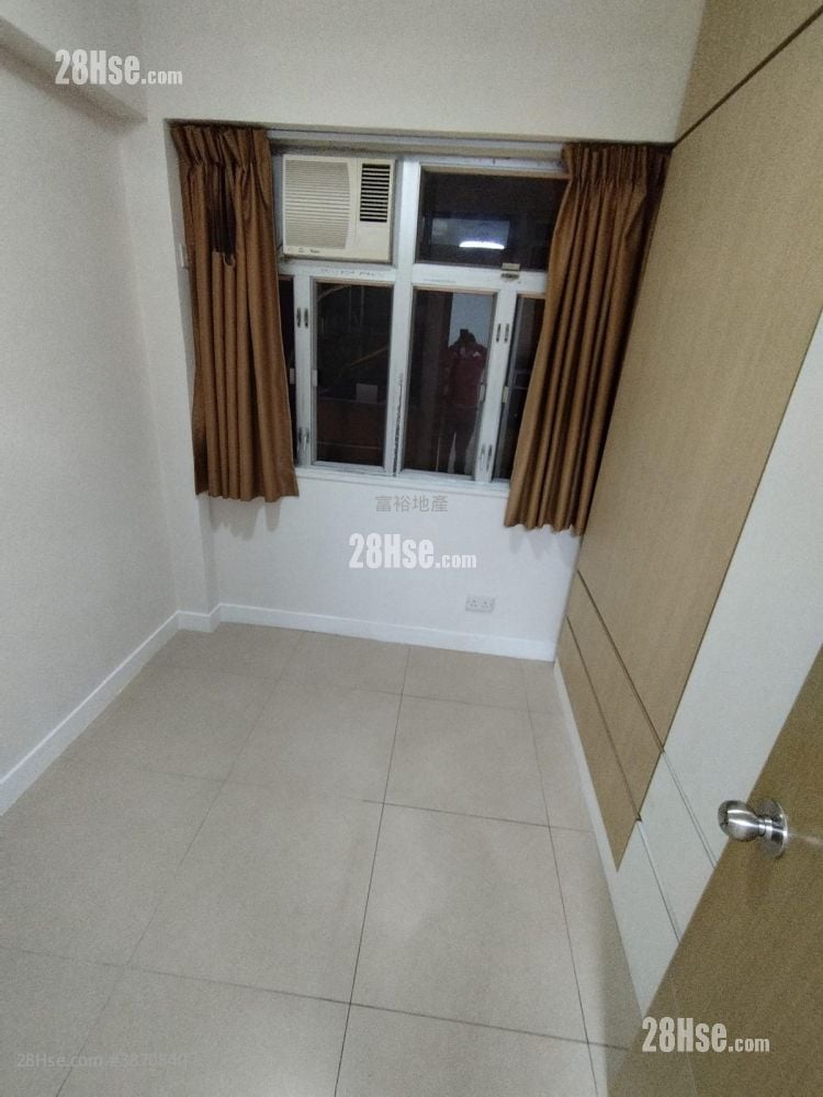 Kamcourt Building Sell 2 Bedrooms , 1 Bathroom 358 ft²