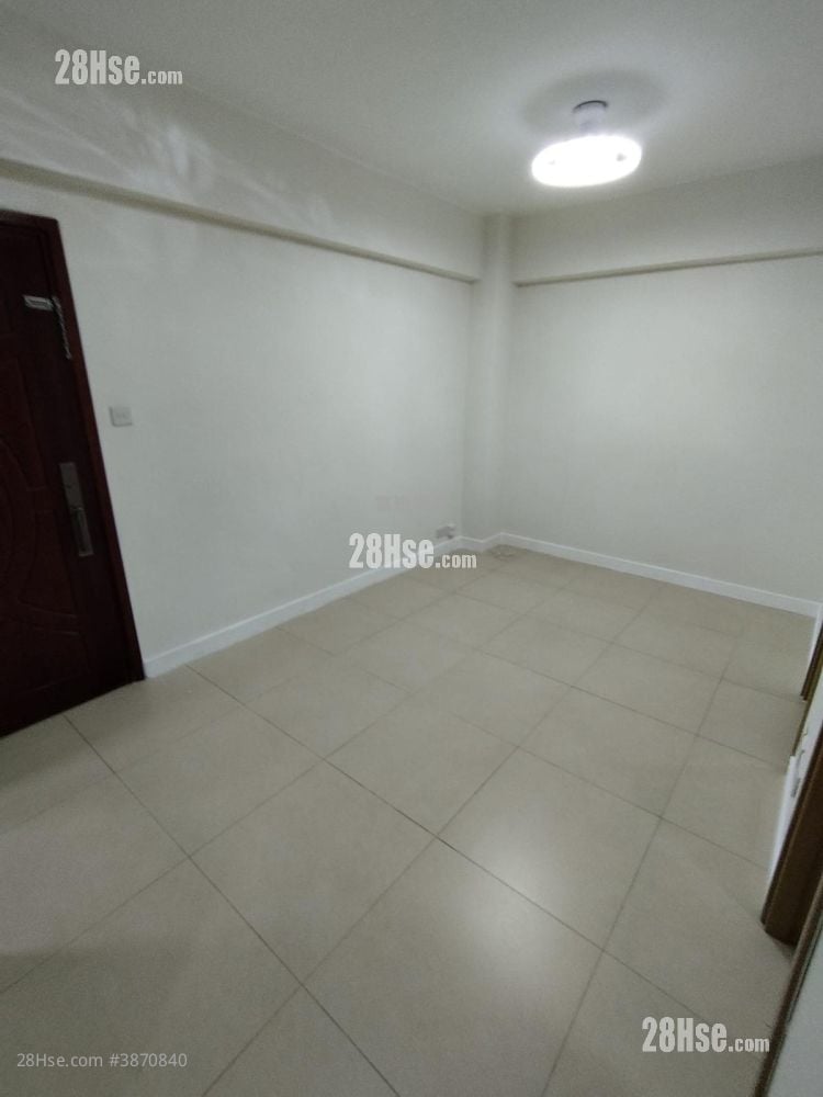 Kamcourt Building Sell 2 Bedrooms , 1 Bathroom 358 ft²