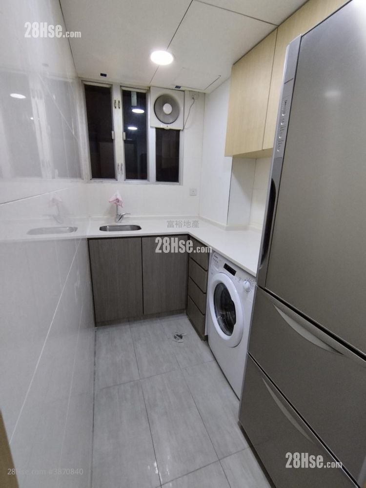Kamcourt Building Sell 2 Bedrooms , 1 Bathroom 358 ft²