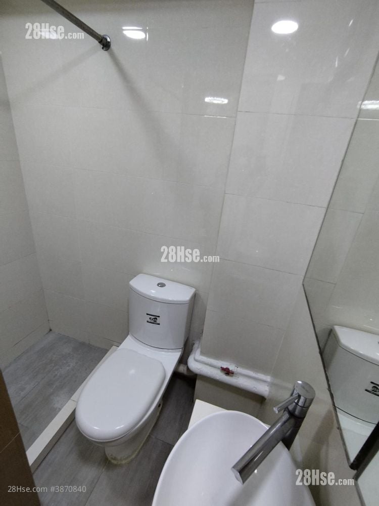 Kamcourt Building Sell 2 Bedrooms , 1 Bathroom 358 ft²