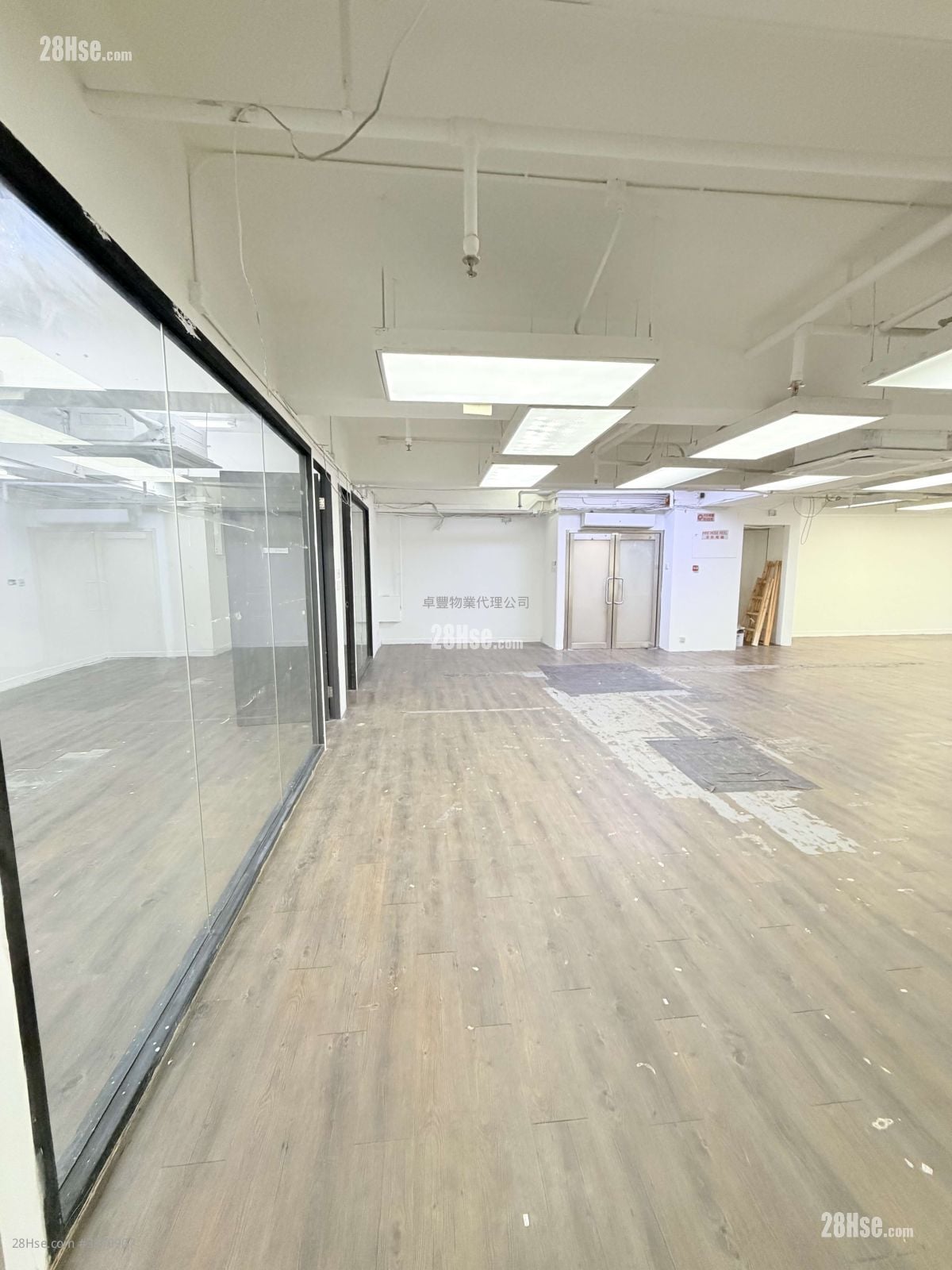 香港工業中心 租盤 1 房 , 4 廁所 2,430 平方呎