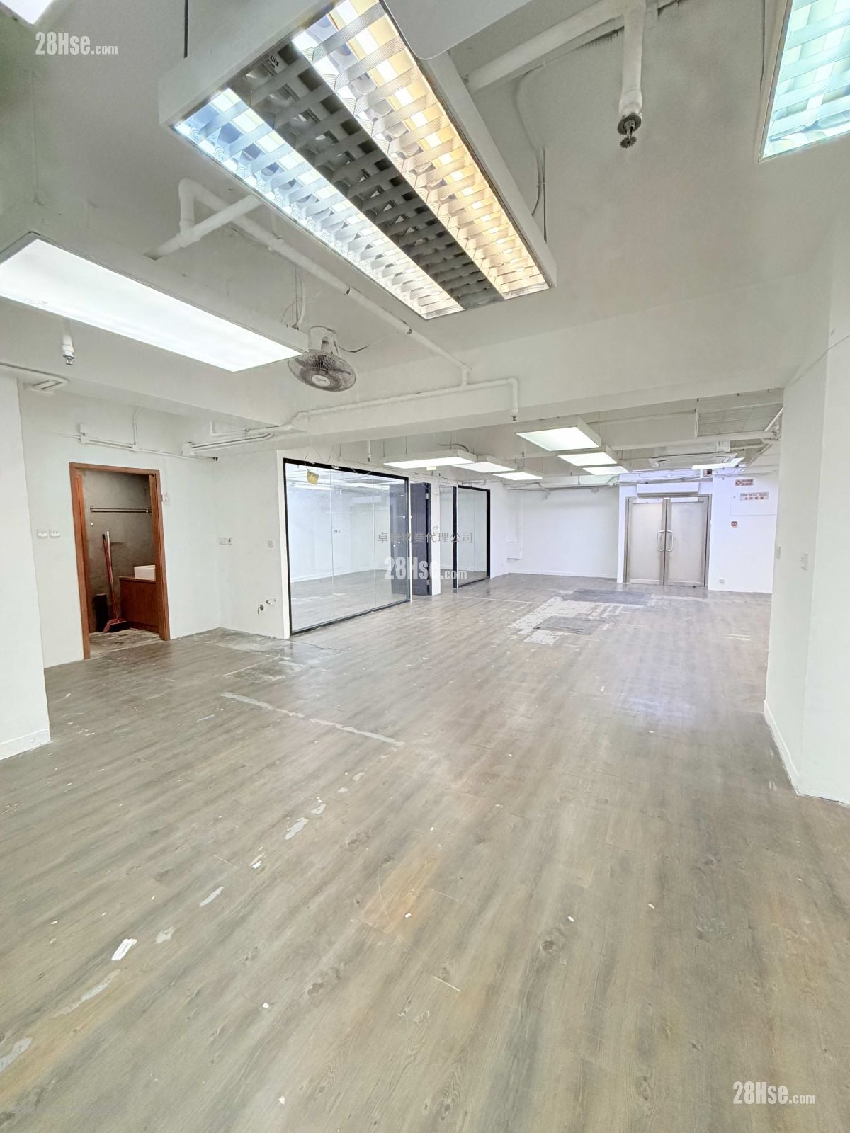 香港工業中心 租盤 1 房 , 4 廁所 2,430 平方呎
