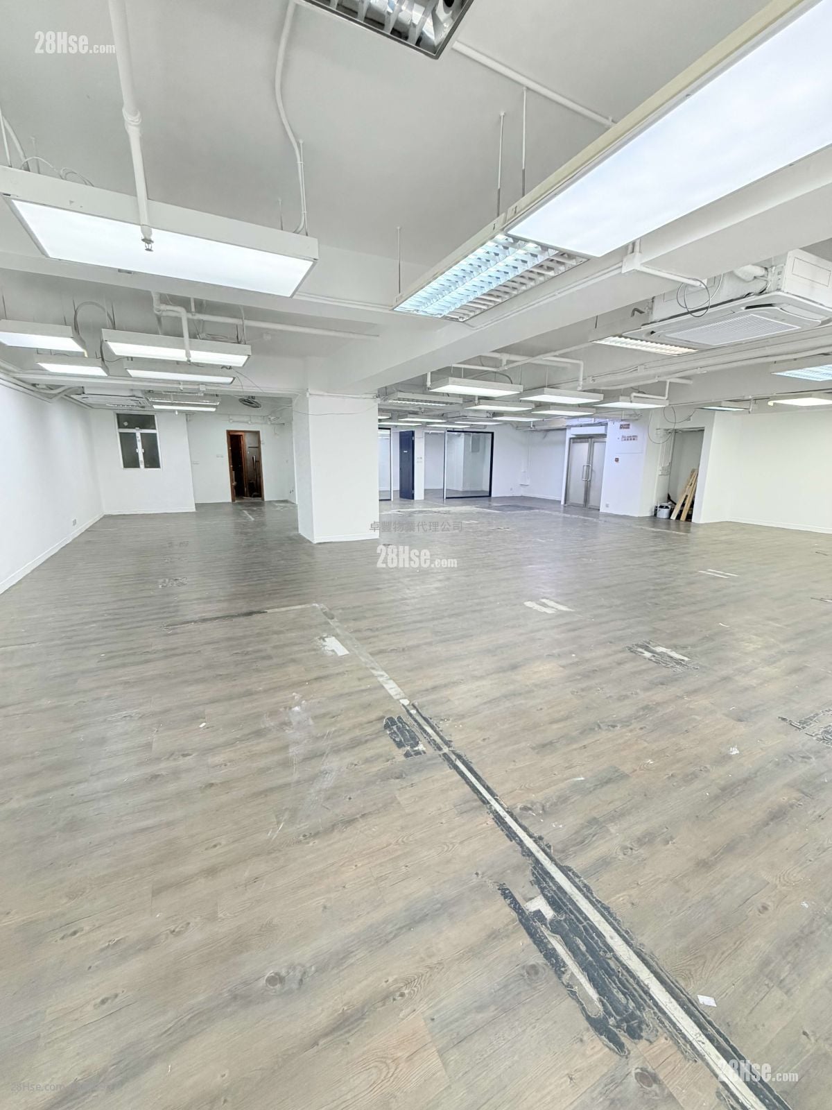 香港工業中心 租盤 1 房 , 4 廁所 2,430 平方呎