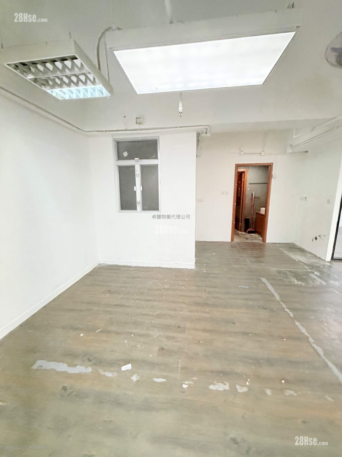香港工業中心 租盤 1 房 , 4 廁所 2,430 平方呎