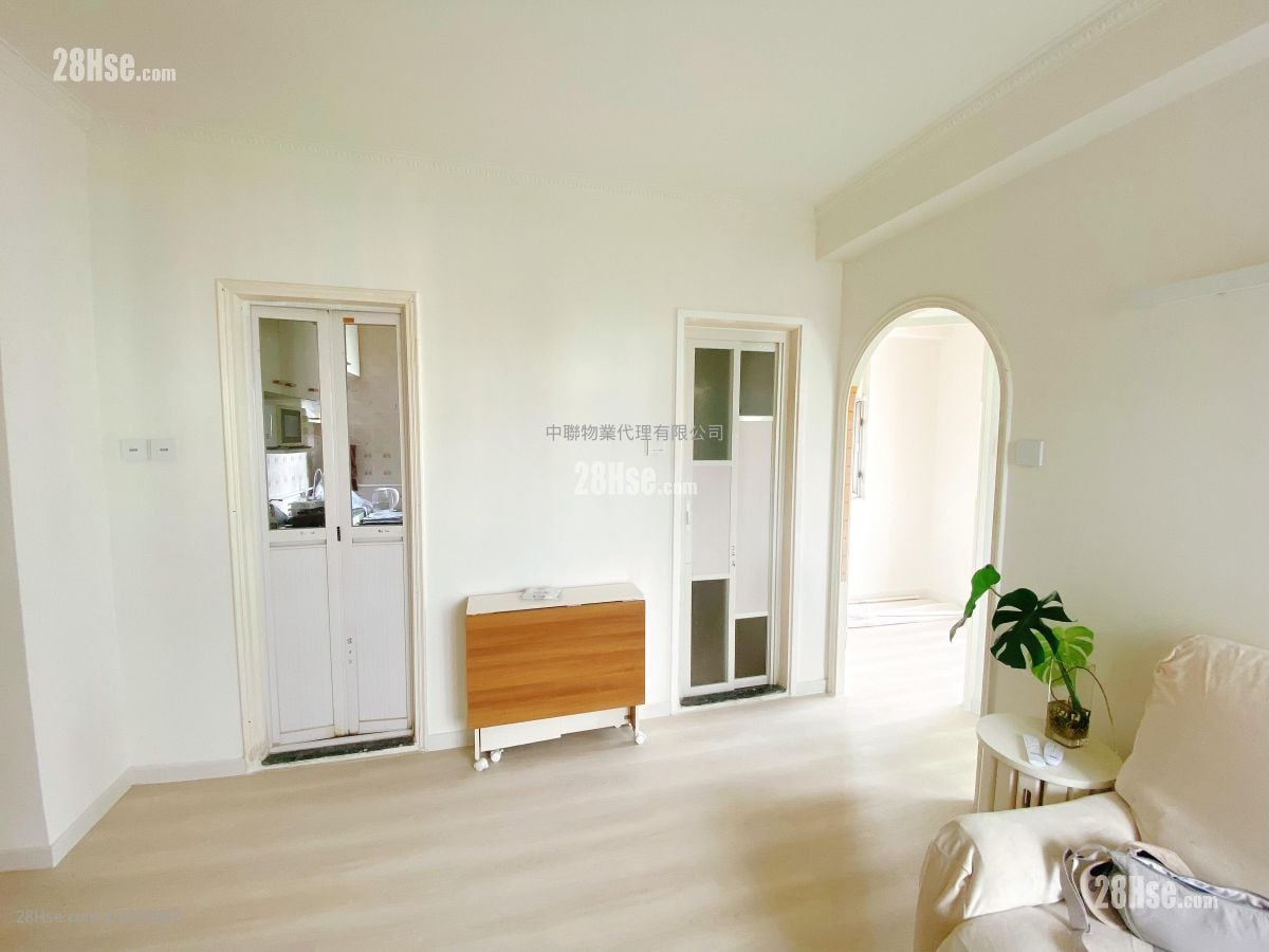 Golden Lion Garden Rental 2 Bedrooms , 1 Bathroom 321 ft²