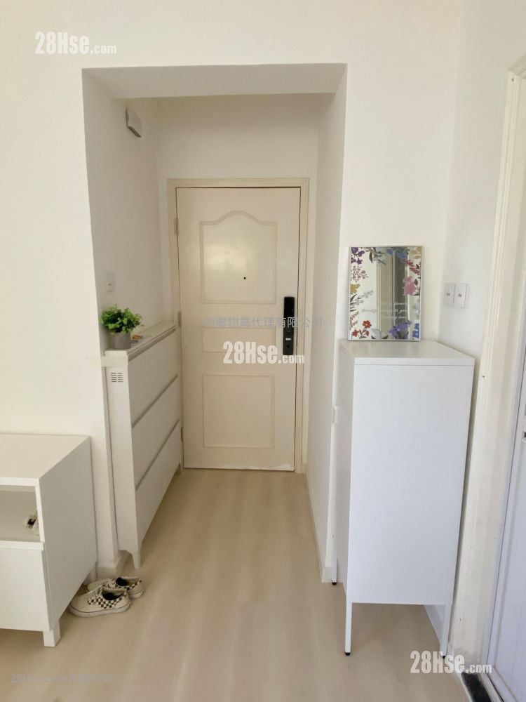 Golden Lion Garden Rental 2 Bedrooms , 1 Bathroom 321 ft²