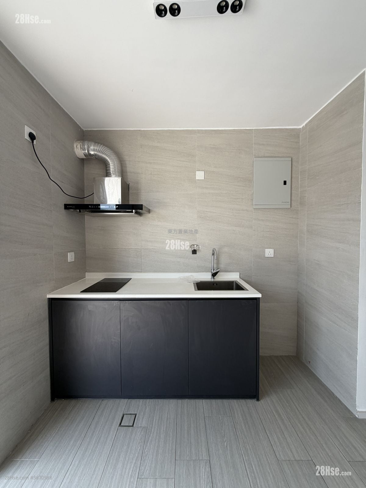 Village Rental 3 Bedrooms , 1 Bathroom 700 ft²