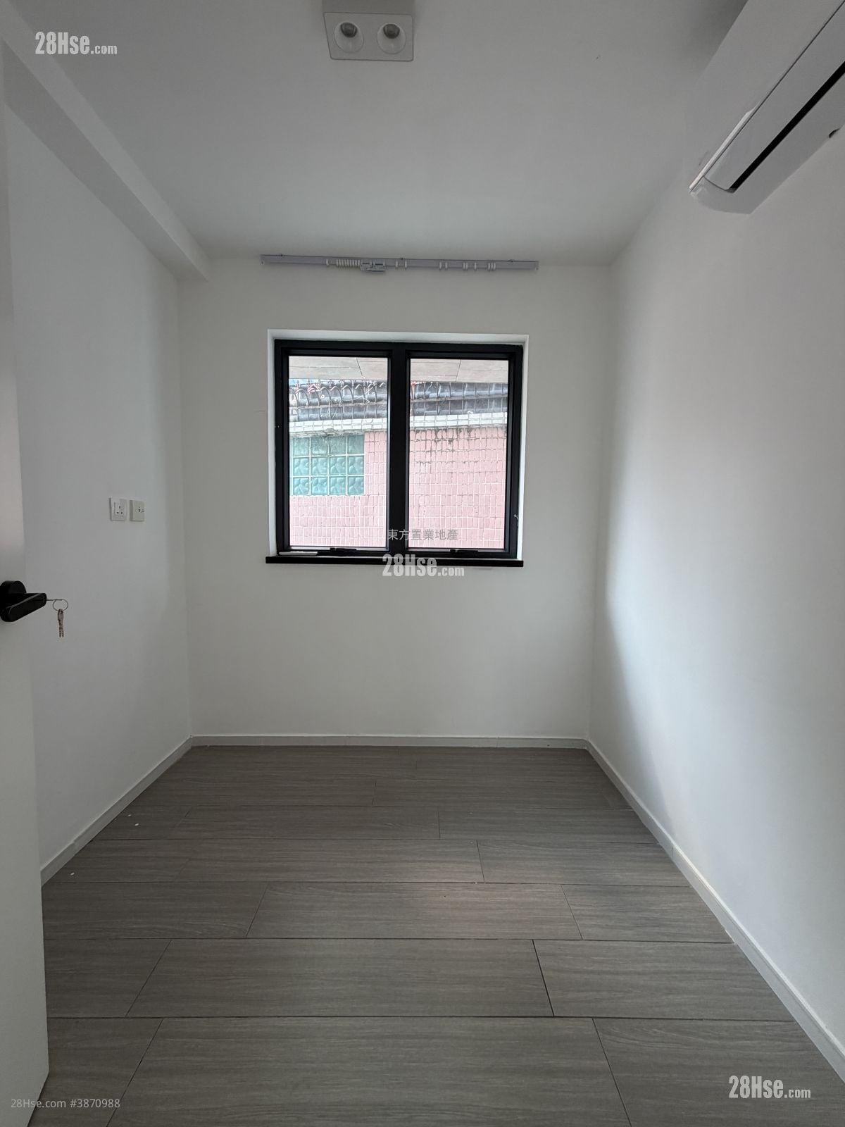 Village Rental 3 Bedrooms , 1 Bathroom 700 ft²