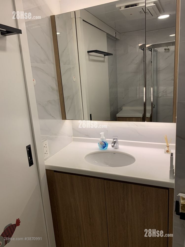 bathroom: Nob Hill Rental 2 Bedrooms , 1 Bathroom 455 ft²