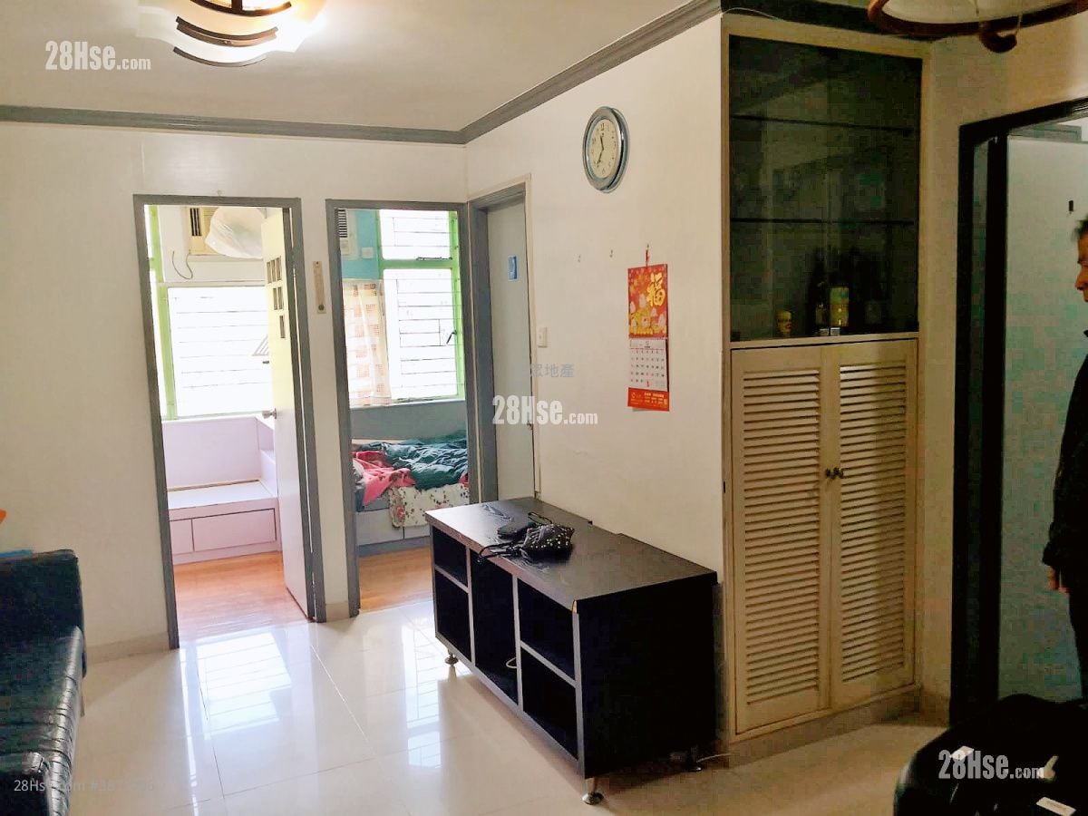 Chung Nga Court Sell 381 ft²
