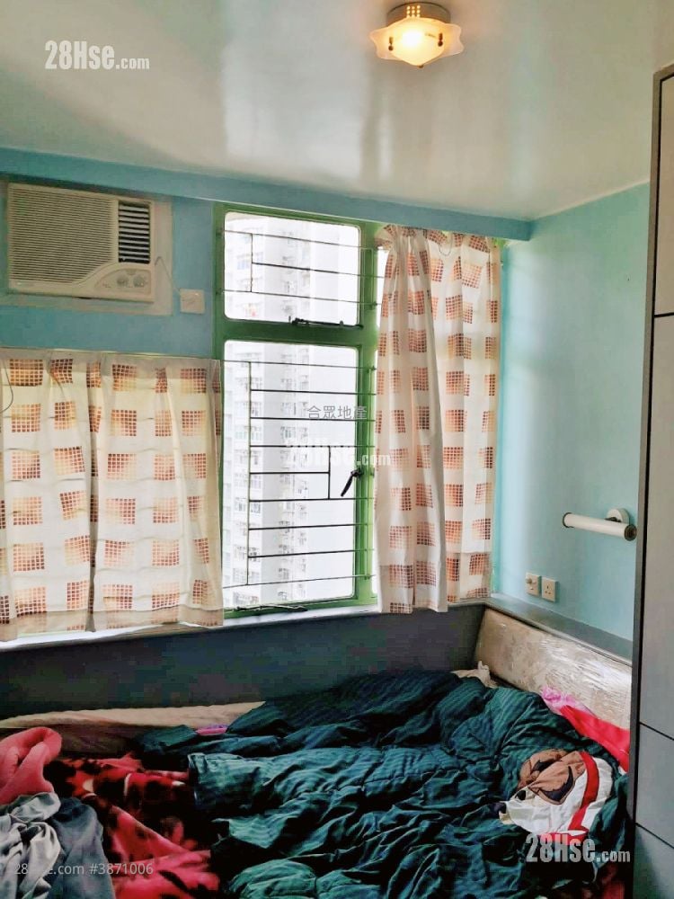 Chung Nga Court Sell 381 ft²