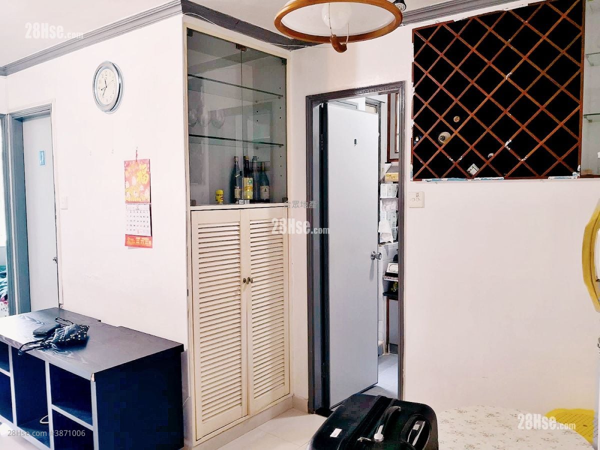 Chung Nga Court Sell 381 ft²