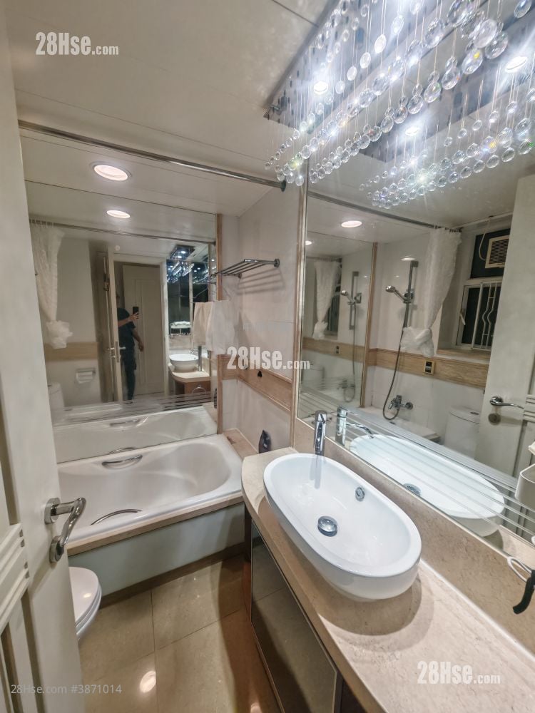 Central Park Towers Sell 3 Bedrooms , 2 Bathrooms 677 ft²