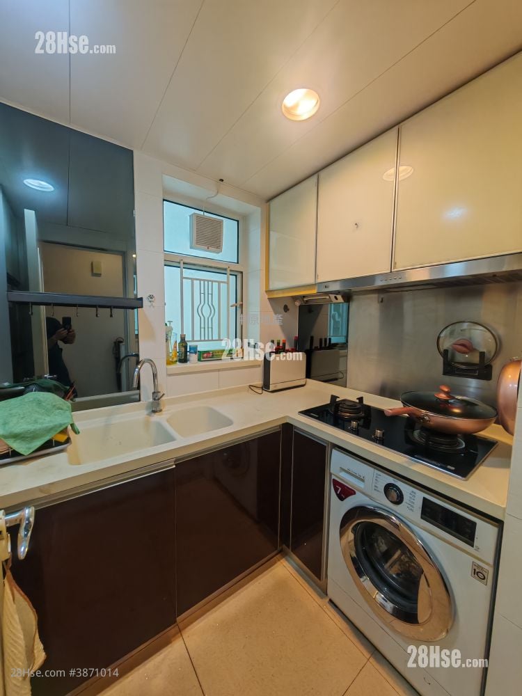 Central Park Towers Sell 3 Bedrooms , 2 Bathrooms 677 ft²