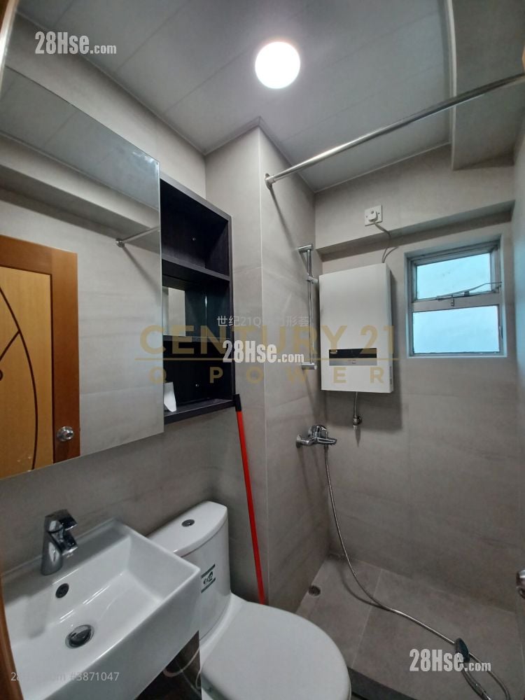 Shan Tsui Court Sell 2 Bedrooms , 1 Bathroom