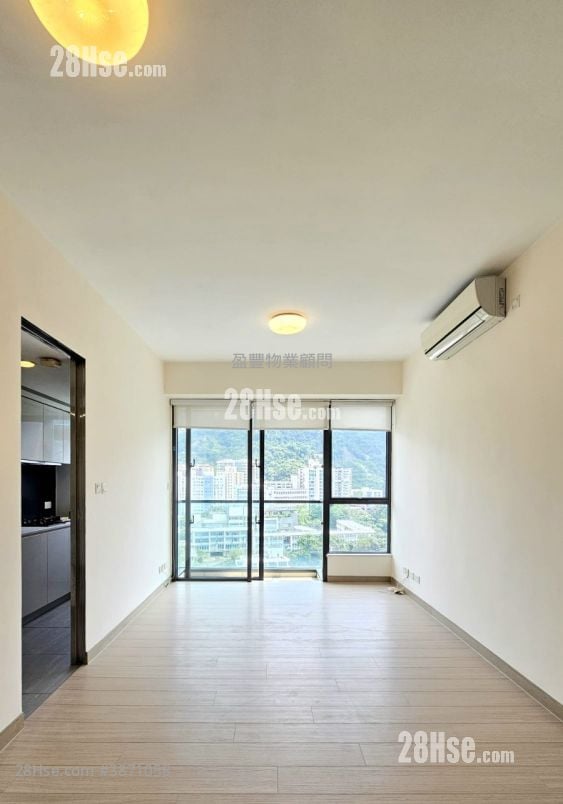 The Oakhill Rental 3 Bedrooms , 3 Bathrooms 875 ft²