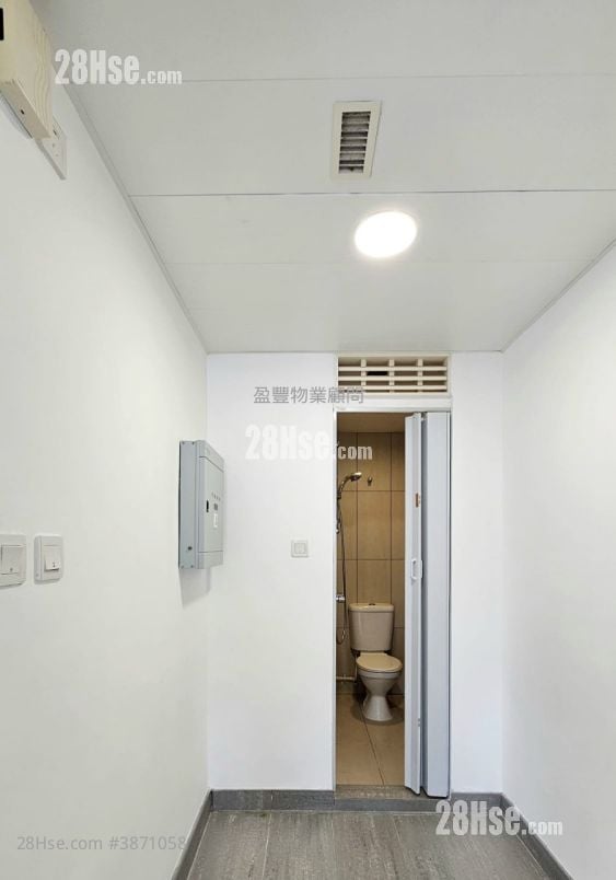 The Oakhill Rental 3 Bedrooms , 3 Bathrooms 875 ft²