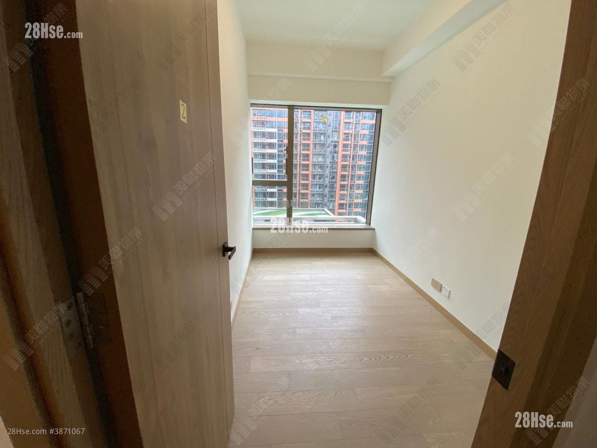 Centra Horizon Rental 3 Bedrooms , 2 Bathrooms 1,033 ft²