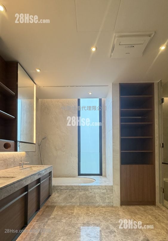 Park Hillcrest Rental 4 Bedrooms , 5+ Bathrooms 1,975 ft²
