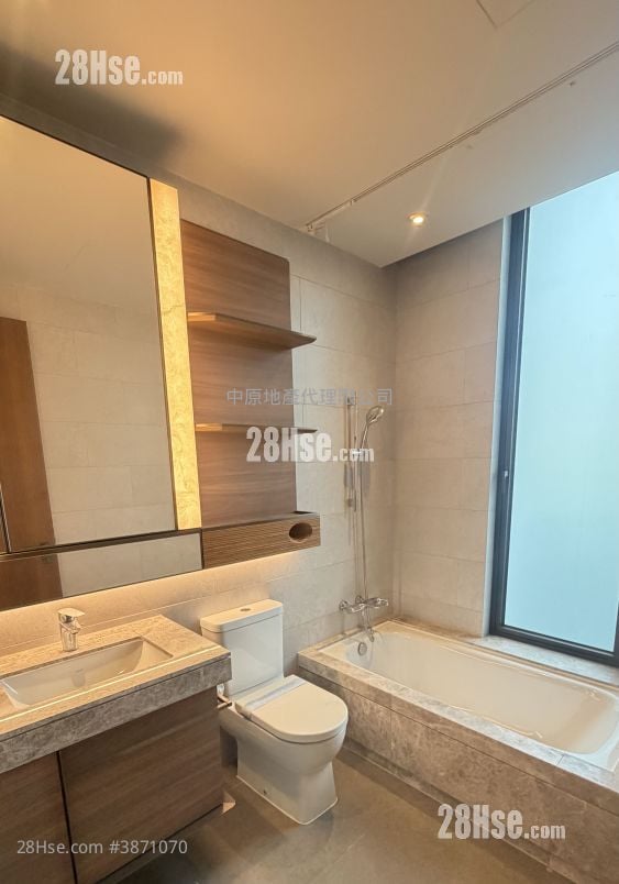 Park Hillcrest Rental 4 Bedrooms , 5+ Bathrooms 1,975 ft²