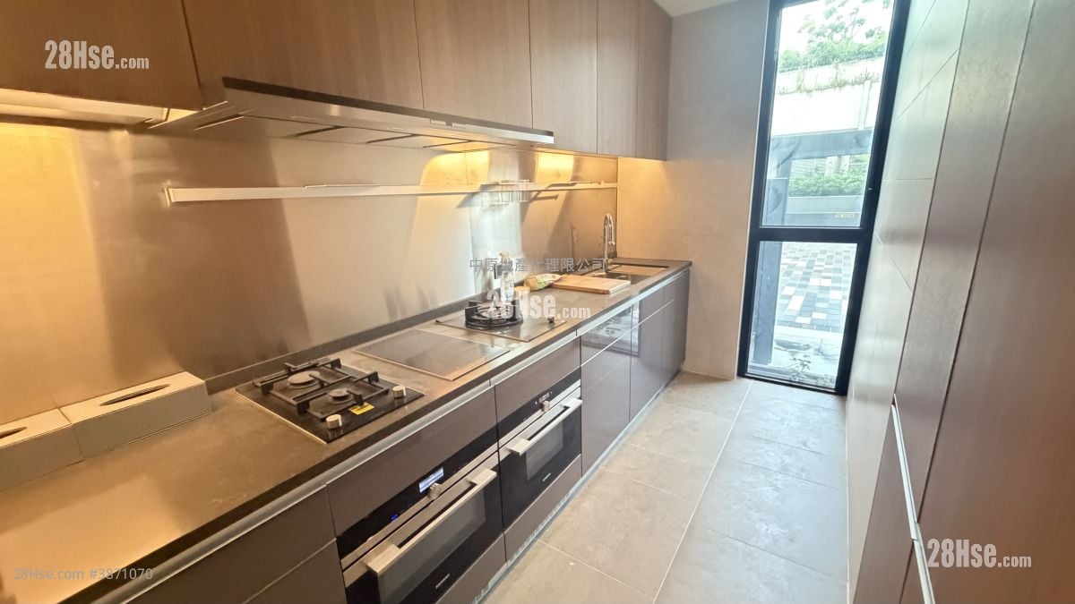 Park Hillcrest Rental 4 Bedrooms , 5+ Bathrooms 1,975 ft²