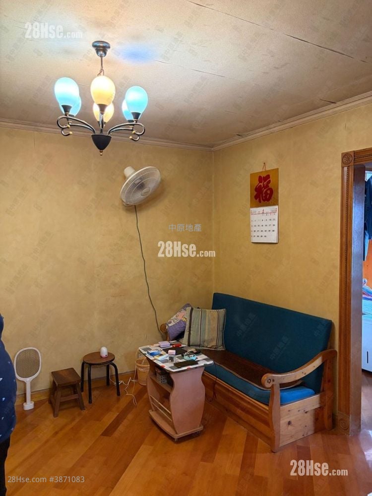 Tin Lai Court Sell 2 Bedrooms , 1 Bathroom 426 ft²