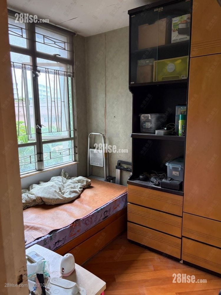 Tin Lai Court Sell 2 Bedrooms , 1 Bathroom 426 ft²