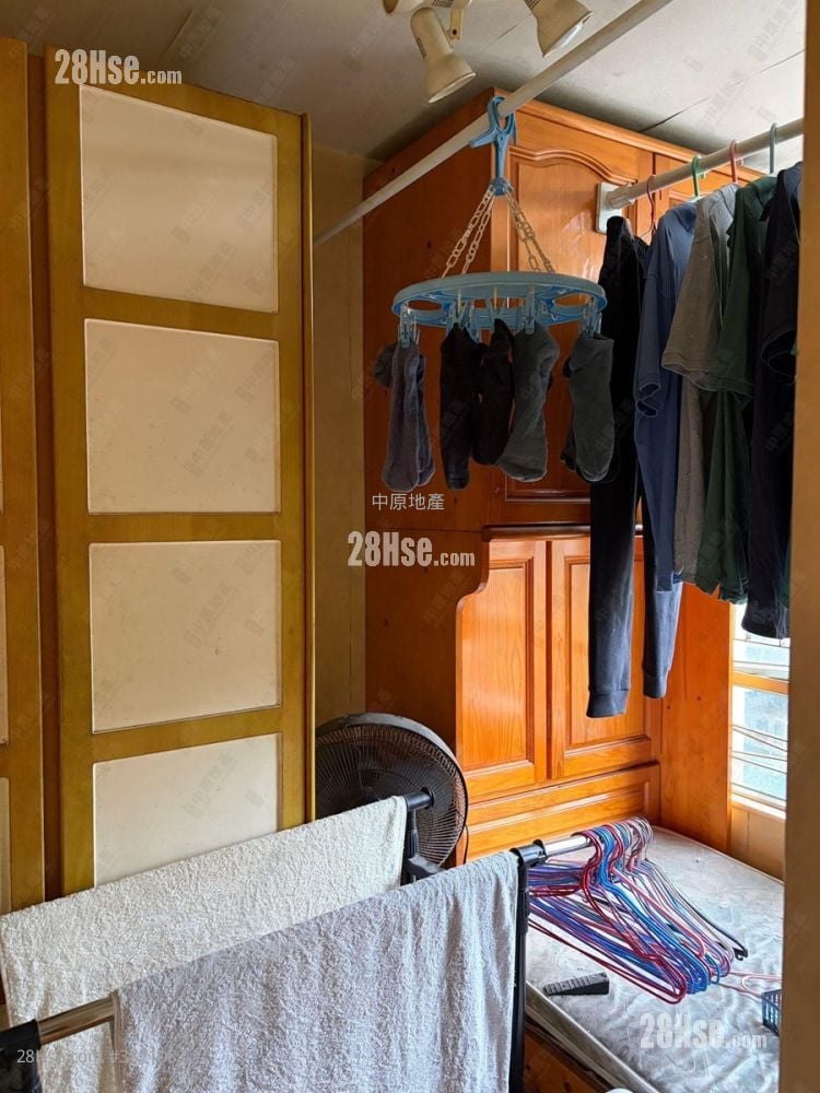Tin Lai Court Sell 2 Bedrooms , 1 Bathroom 426 ft²